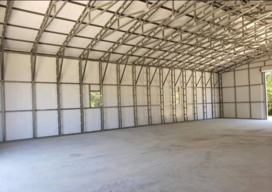 Clear-span commercial interior