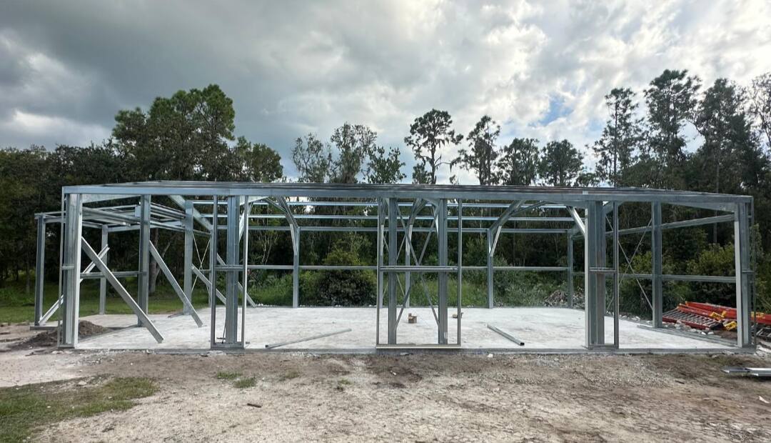 Clear-span steel frame